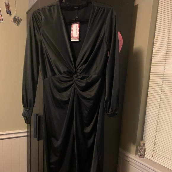 Boohoo- Twist Front Plunge Slinky Midi Dress - Picture 1 of 3